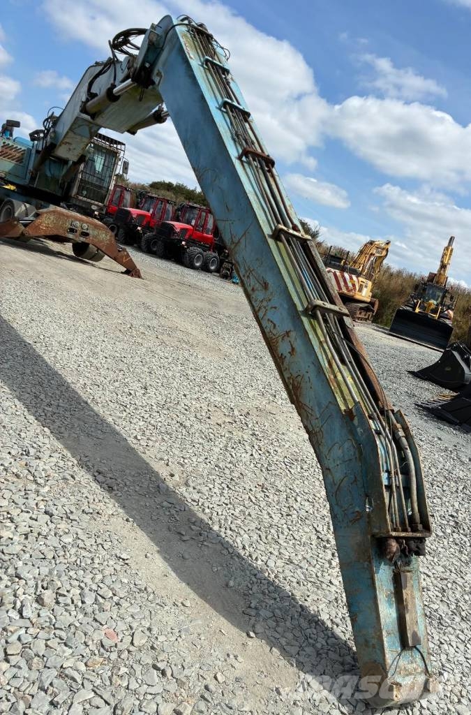 Fuchs MHL 360 Waste / industry handlers