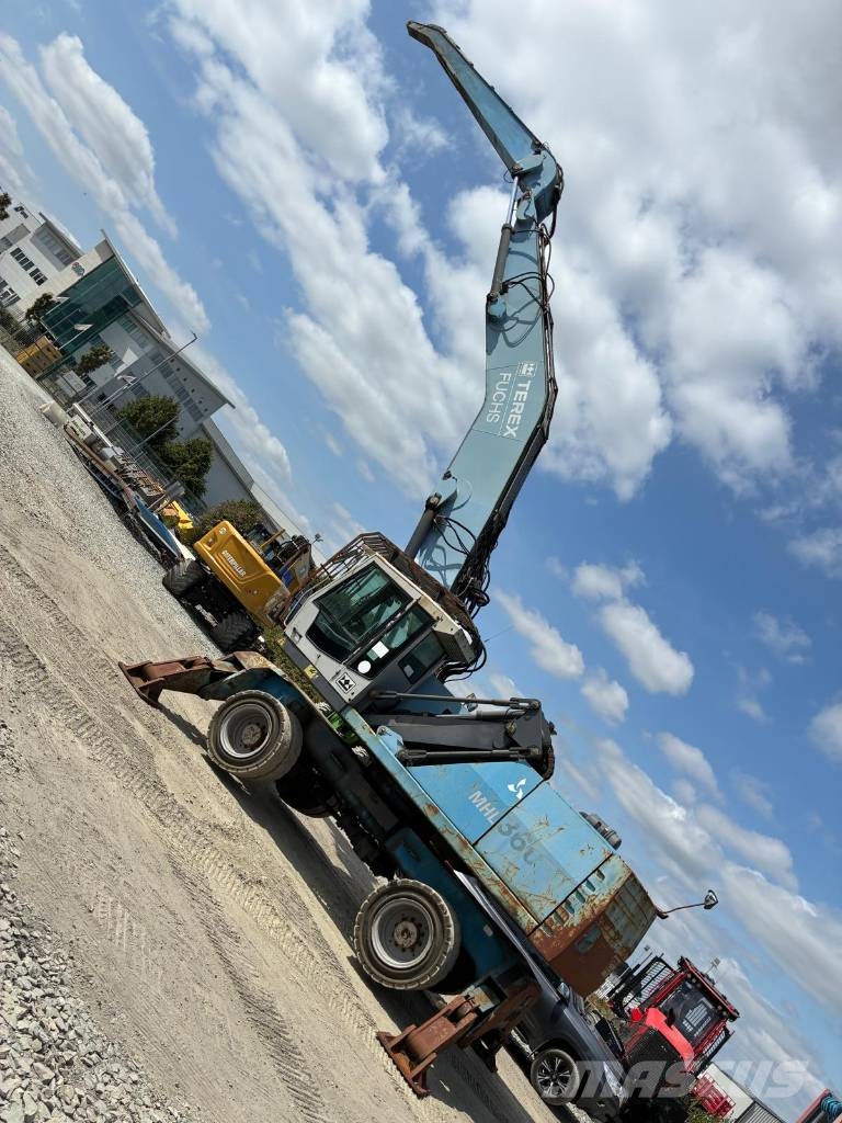 Fuchs MHL 360 Waste / industry handlers