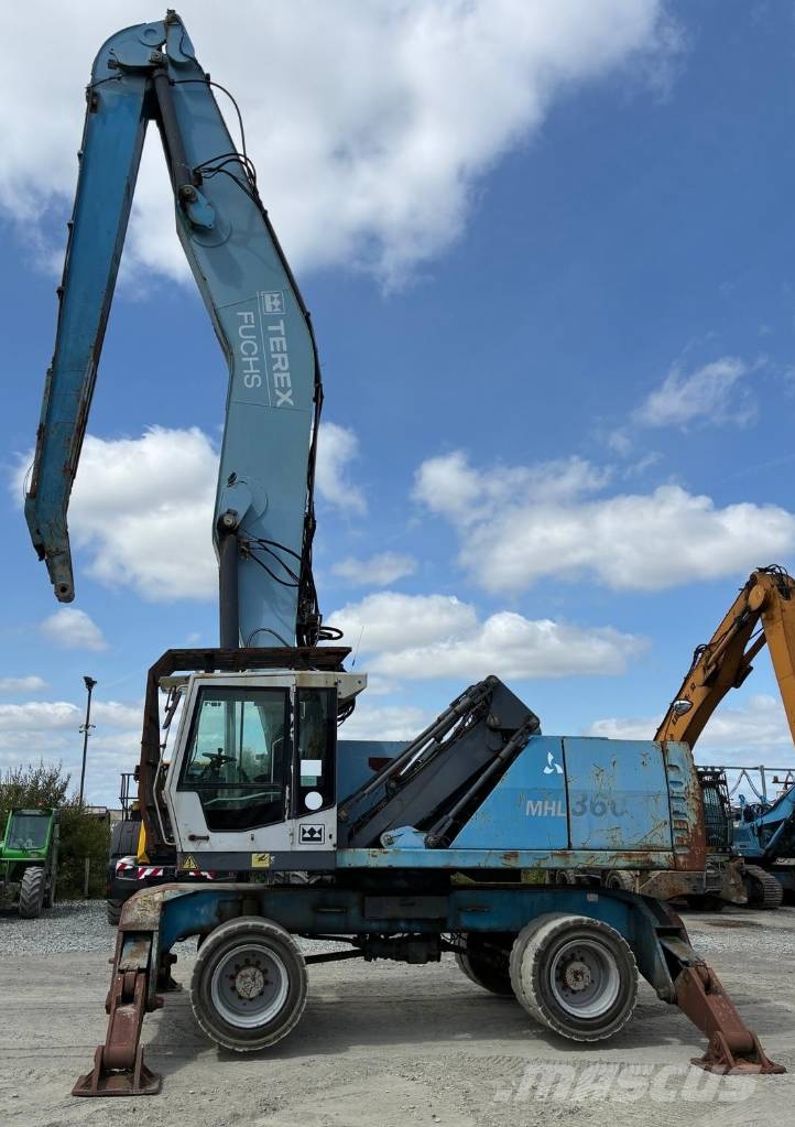 Fuchs MHL 360 Waste / industry handlers