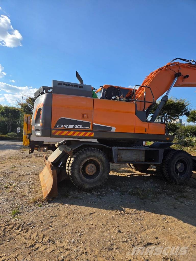 Doosan DX210W-5 ホイール式油圧ショベル(パワーショベル・ユンボ・バックホー)