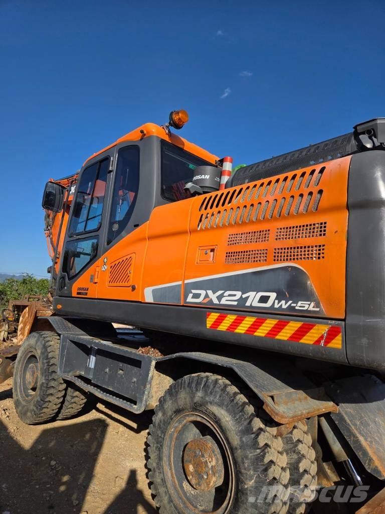Doosan DX210W-5 ホイール式油圧ショベル(パワーショベル・ユンボ・バックホー)
