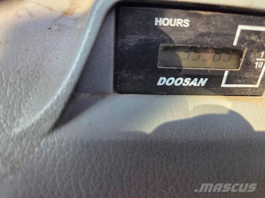 Doosan DX210W-5 ホイール式油圧ショベル(パワーショベル・ユンボ・バックホー)