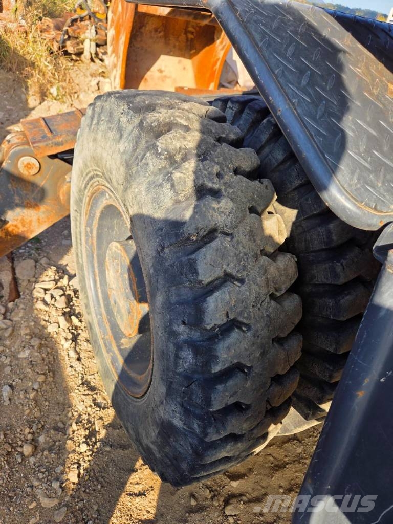 Doosan DX210W-5 ホイール式油圧ショベル(パワーショベル・ユンボ・バックホー)