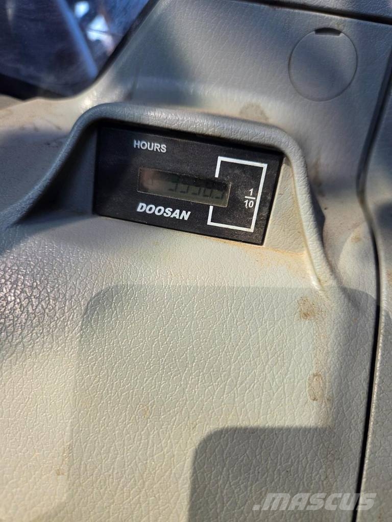 Doosan DX210W-5 ホイール式油圧ショベル(パワーショベル・ユンボ・バックホー)