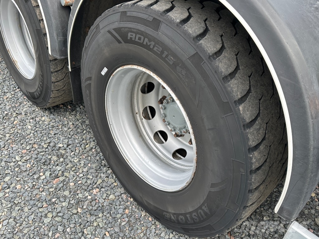 Volvo FH16 750 8x4*4 tridem, AJK koukkulaite شاحنات الرافعات الخطافية