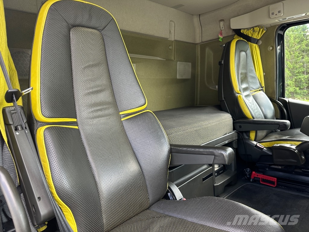 Volvo FH16 750 8x4*4 tridem, AJK koukkulaite شاحنات الرافعات الخطافية