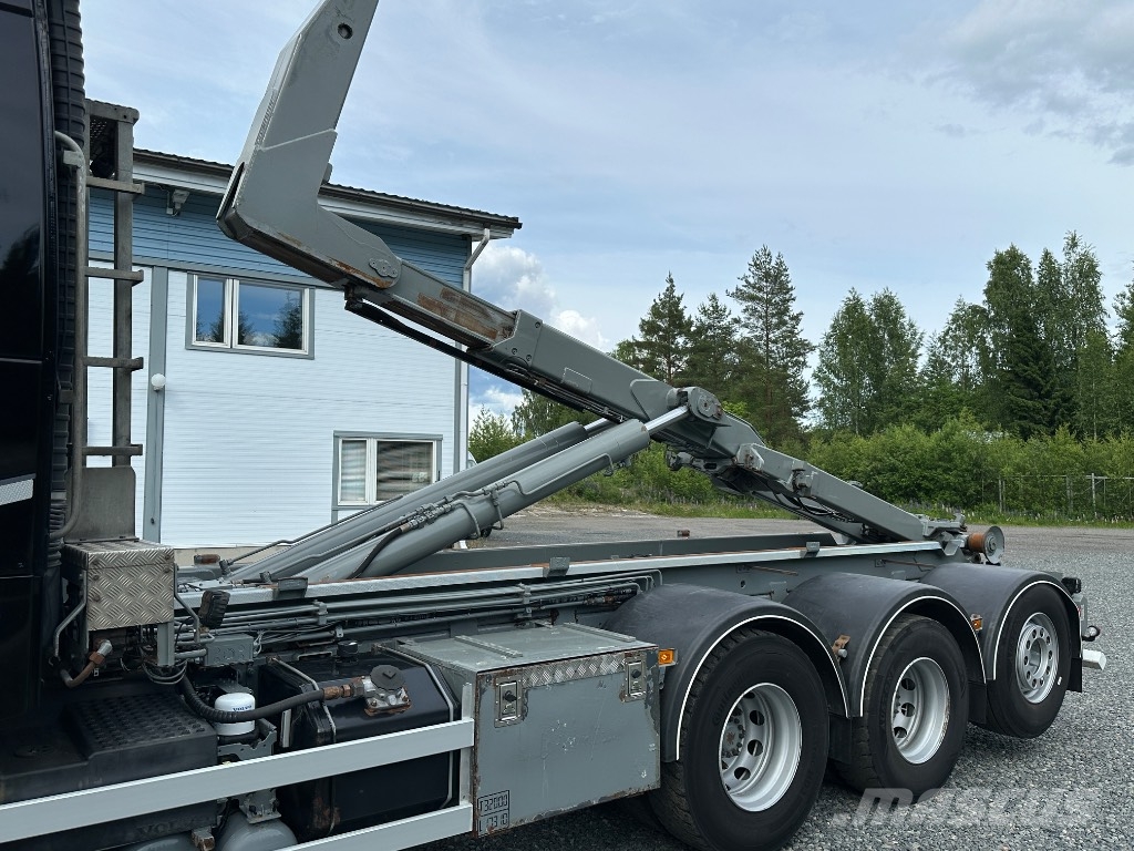 Volvo FH16 750 8x4*4 tridem, AJK koukkulaite شاحنات الرافعات الخطافية