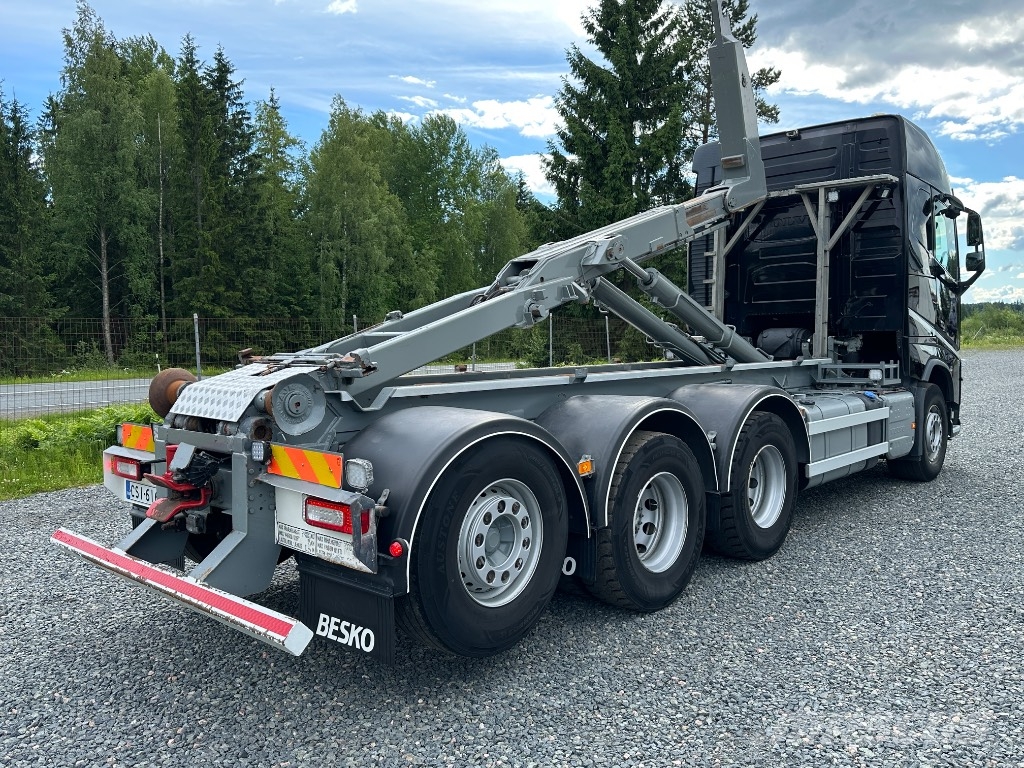 Volvo FH16 750 8x4*4 tridem, AJK koukkulaite شاحنات الرافعات الخطافية