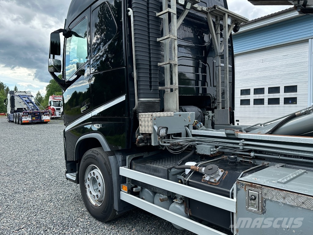 Volvo FH16 750 8x4*4 tridem, AJK koukkulaite شاحنات الرافعات الخطافية