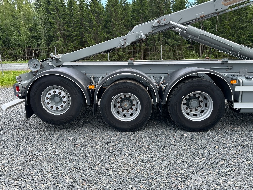 Volvo FH16 750 8x4*4 tridem, AJK koukkulaite شاحنات الرافعات الخطافية