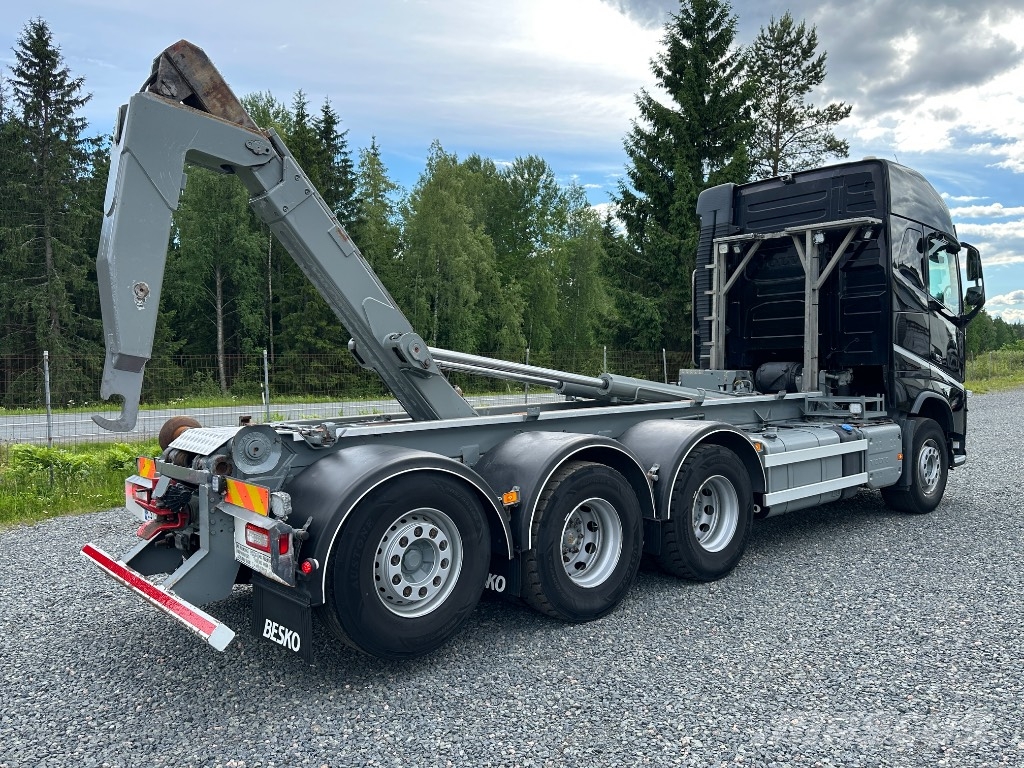 Volvo FH16 750 8x4*4 tridem, AJK koukkulaite شاحنات الرافعات الخطافية