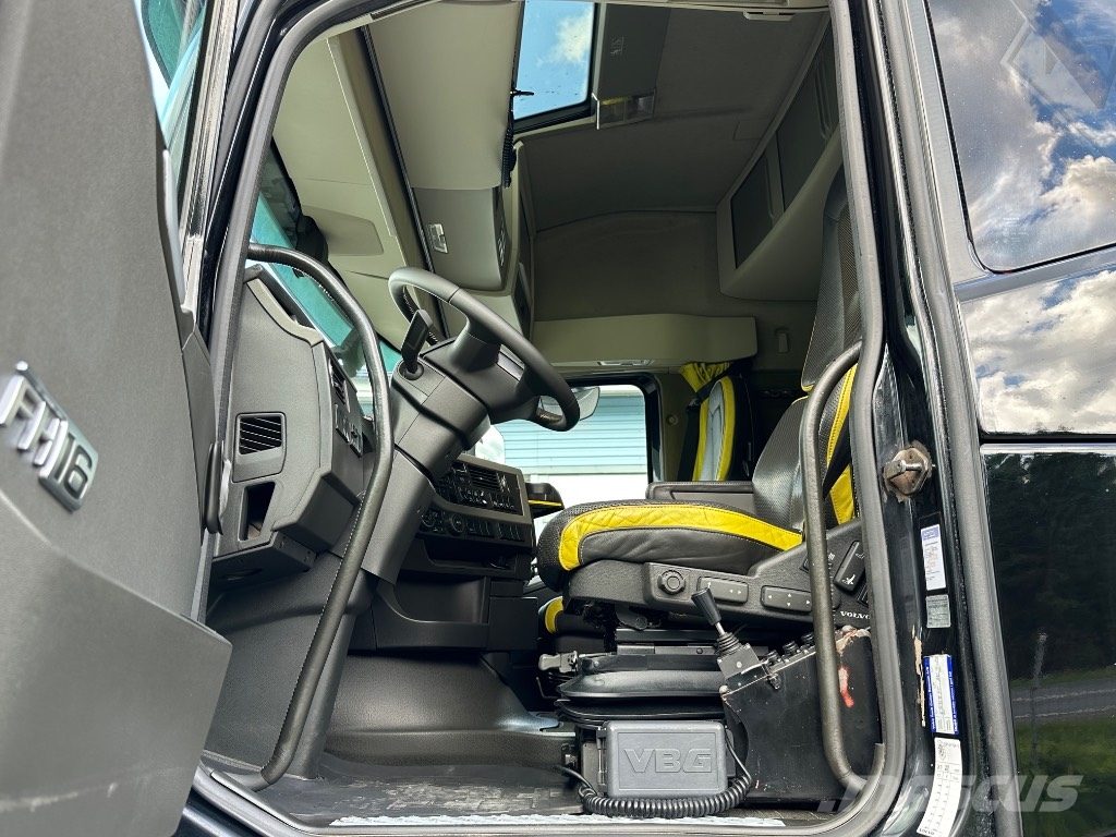 Volvo FH16 750 8x4*4 tridem, AJK koukkulaite شاحنات الرافعات الخطافية