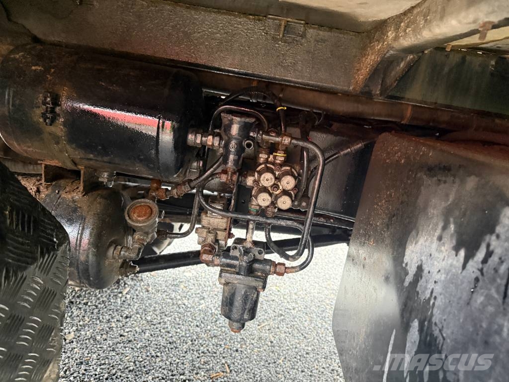 Mercede U1750 4x4 Boreudstyr 其他貨車
