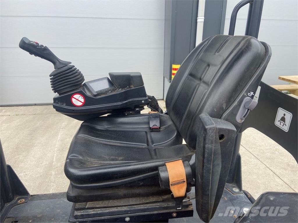 Kubota KC300 (7698) Lánctalpas dömperek