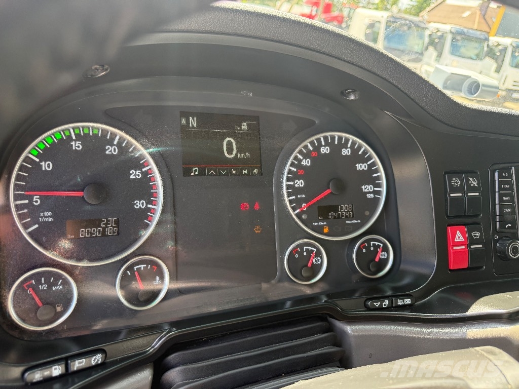 MAN TGX 26.400 Camiones portamaquinaria