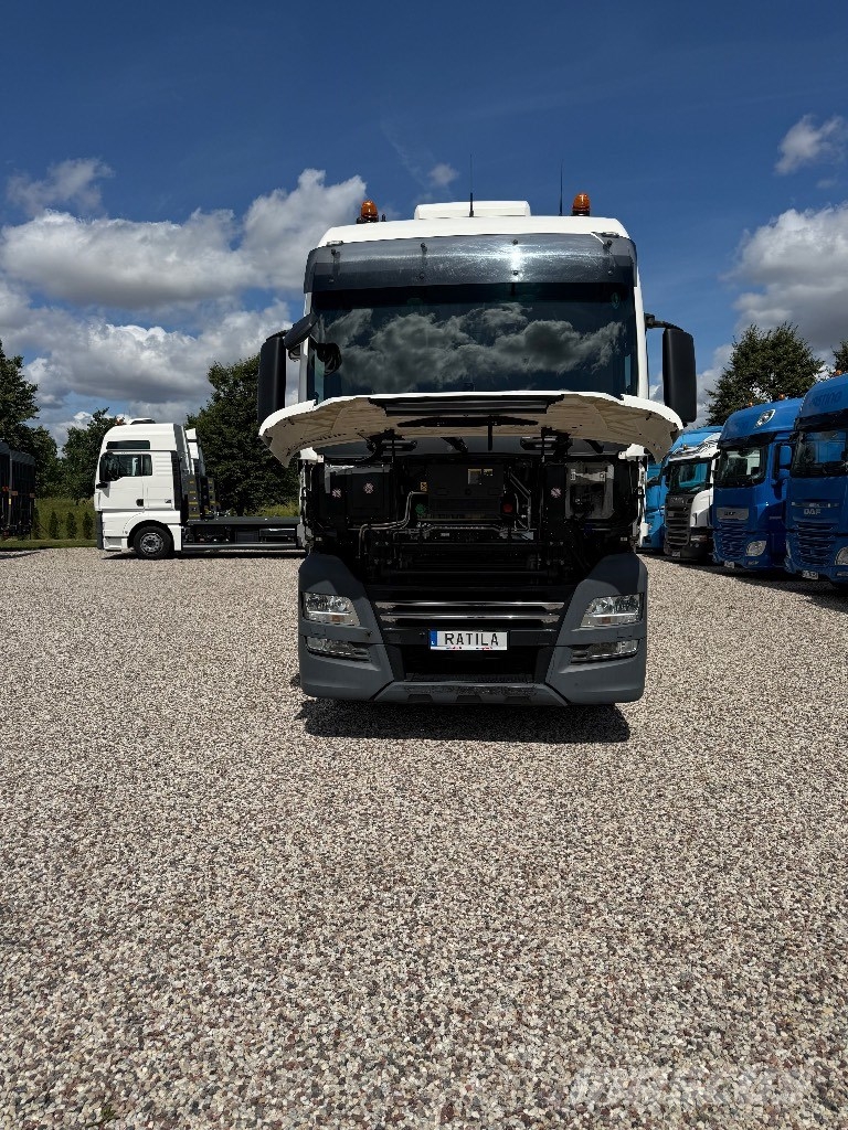 MAN TGX 26.400 Camiones portamaquinaria