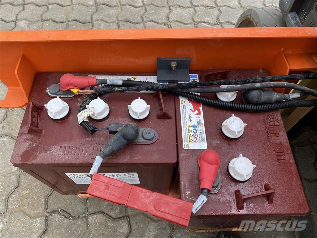 JLG 1230ES Vertical mast lifts