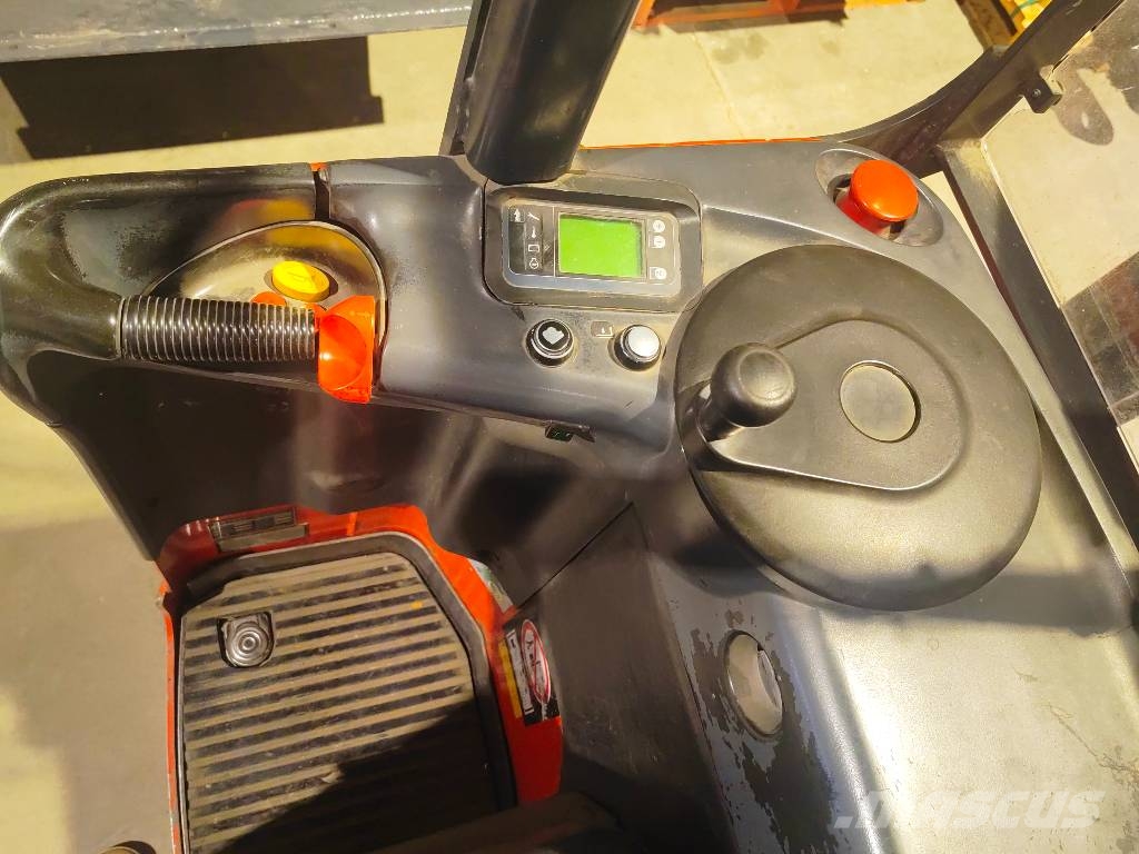 Linde L 12 شاحنة يدوية بمنصة نقالة