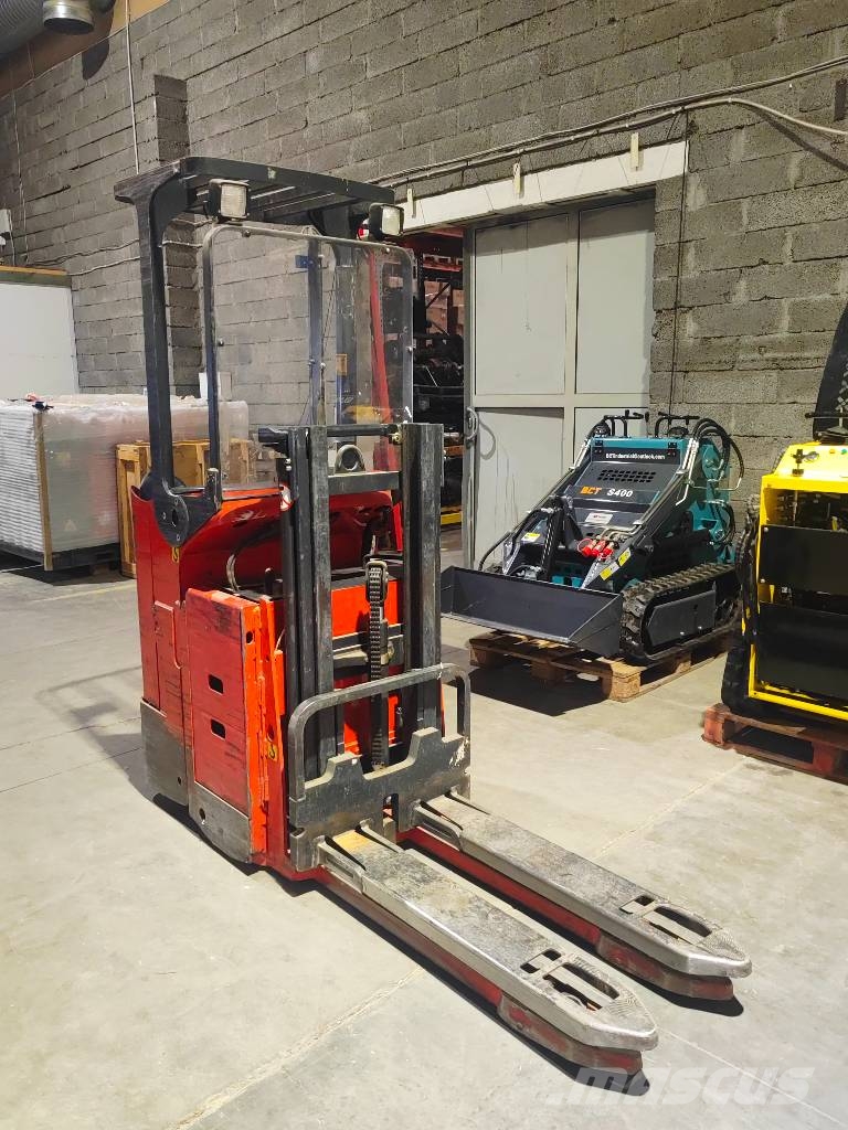 Linde L 12 شاحنة يدوية بمنصة نقالة