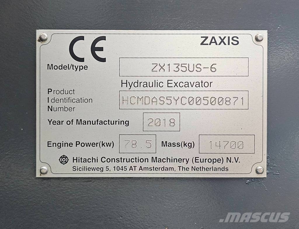 Hitachi ZX 135 US-6 حفارات زحافة