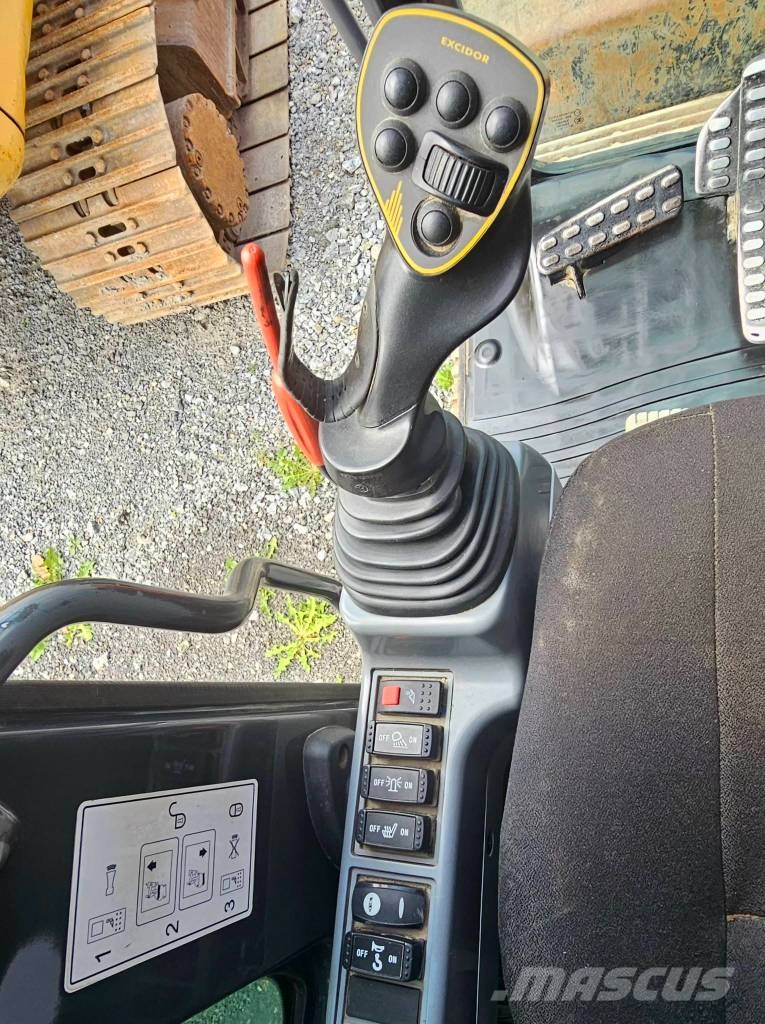 Hitachi ZX 135 US-6 حفارات زحافة