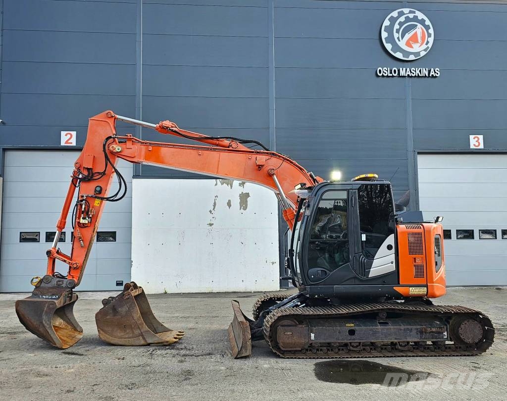 Hitachi ZX 135 US-6 حفارات زحافة