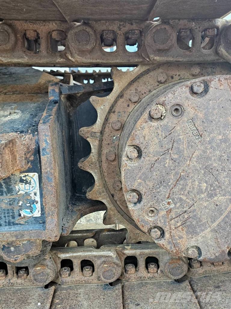 Hitachi ZX 135 US-6 حفارات زحافة