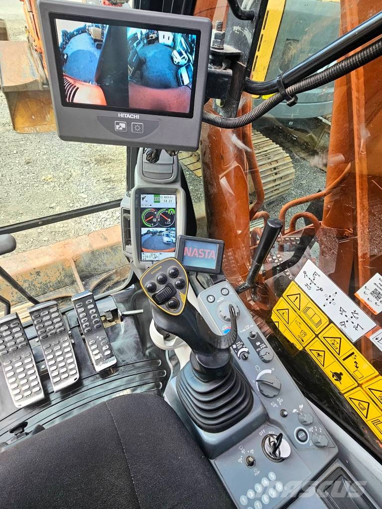 Hitachi ZX 135 US-6 حفارات زحافة