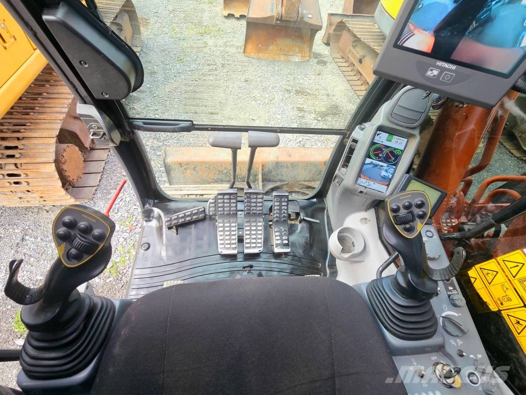 Hitachi ZX 135 US-6 حفارات زحافة