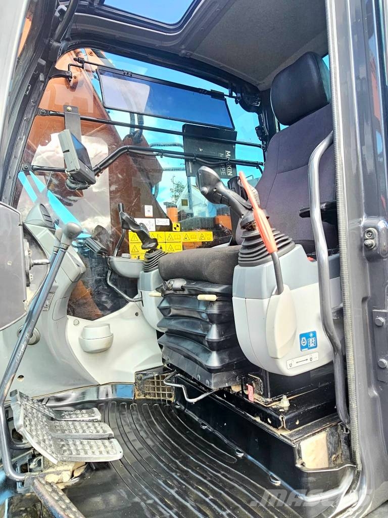 Hitachi ZX 135 US-6 حفارات زحافة