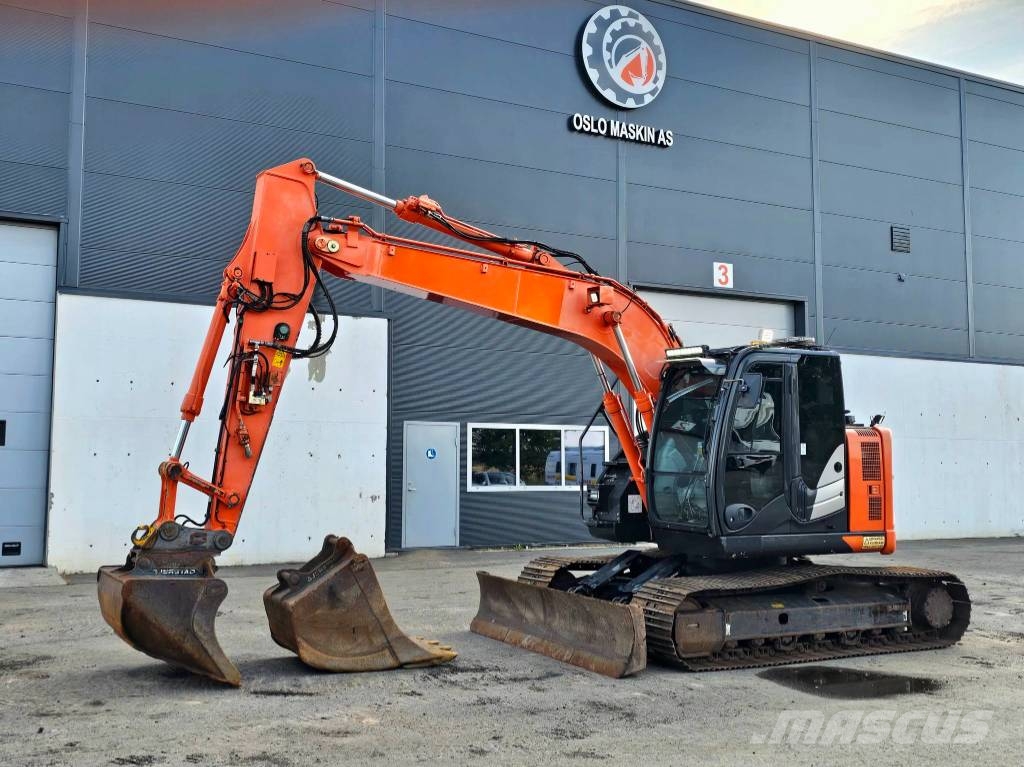 Hitachi ZX 135 US-6 حفارات زحافة