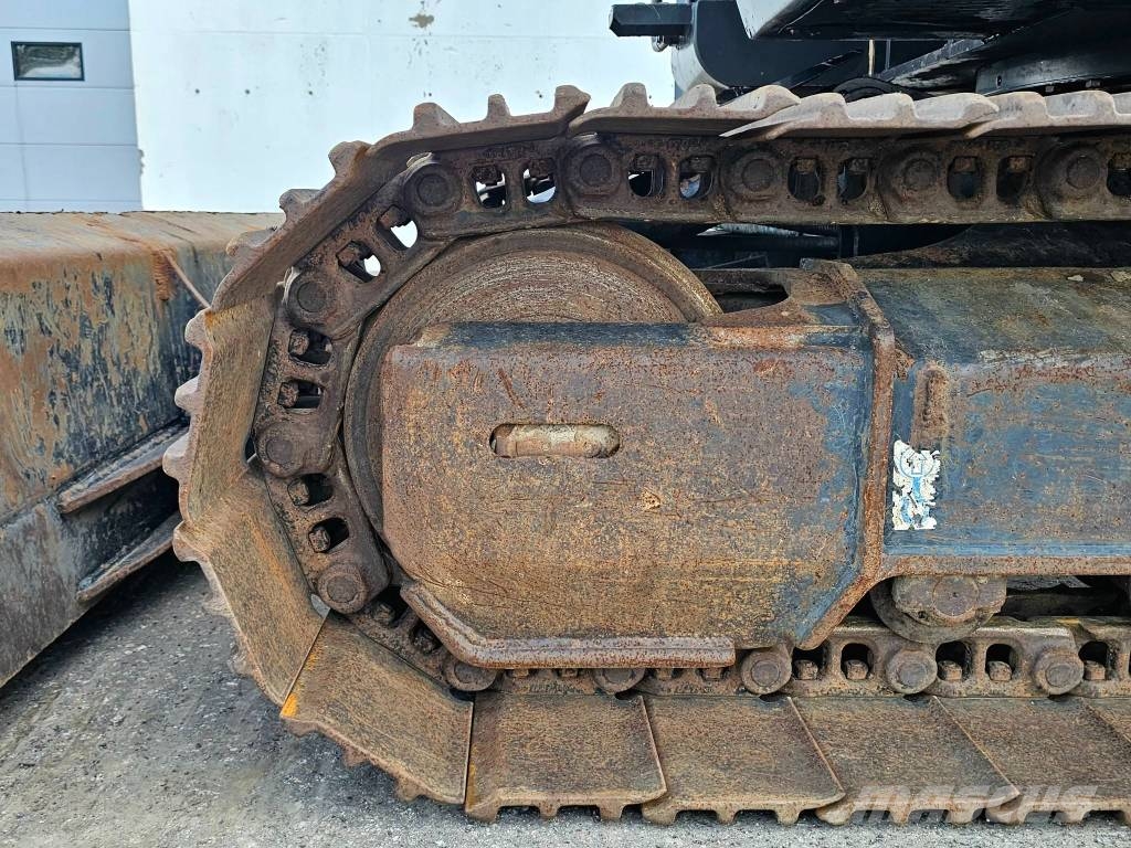 Hitachi ZX 135 US-6 حفارات زحافة