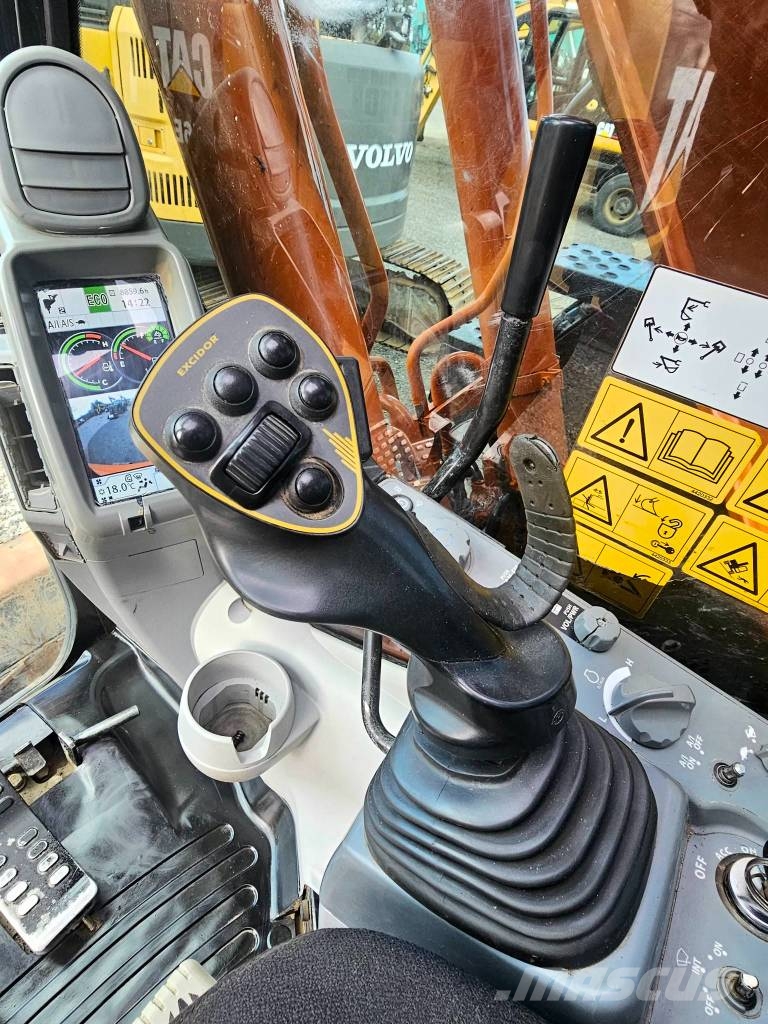 Hitachi ZX 135 US-6 حفارات زحافة