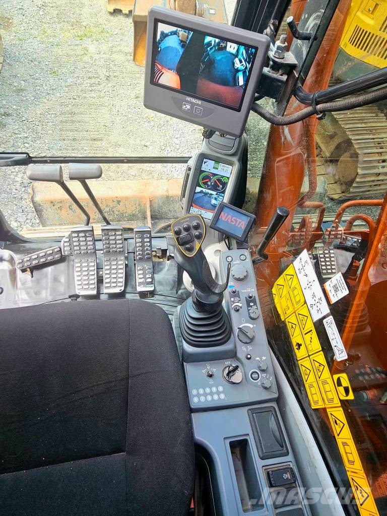 Hitachi ZX 135 US-6 حفارات زحافة
