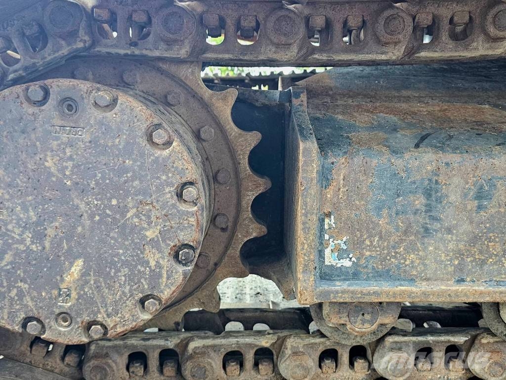 Hitachi ZX 135 US-6 حفارات زحافة