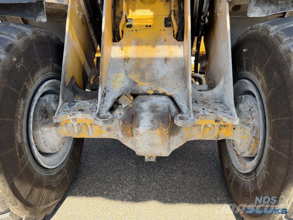 Volvo L180H لوادر بعجل