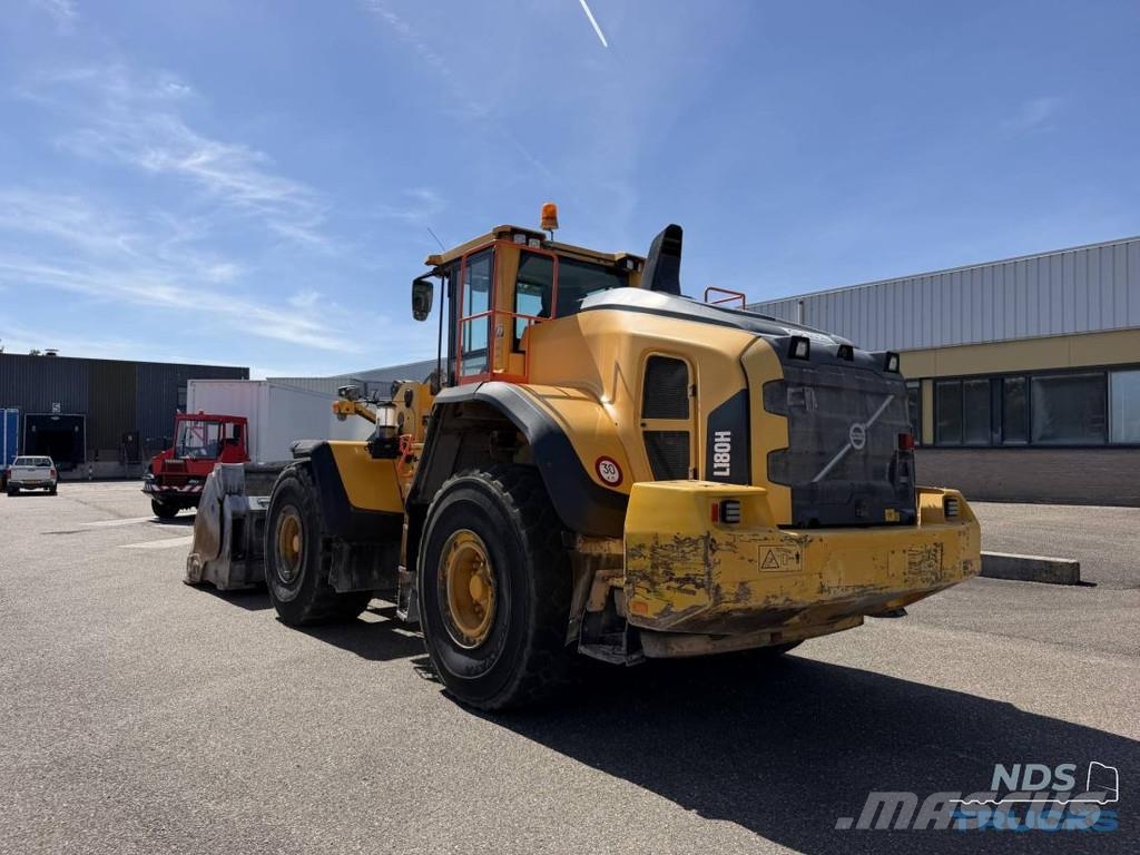 Volvo L180H لوادر بعجل