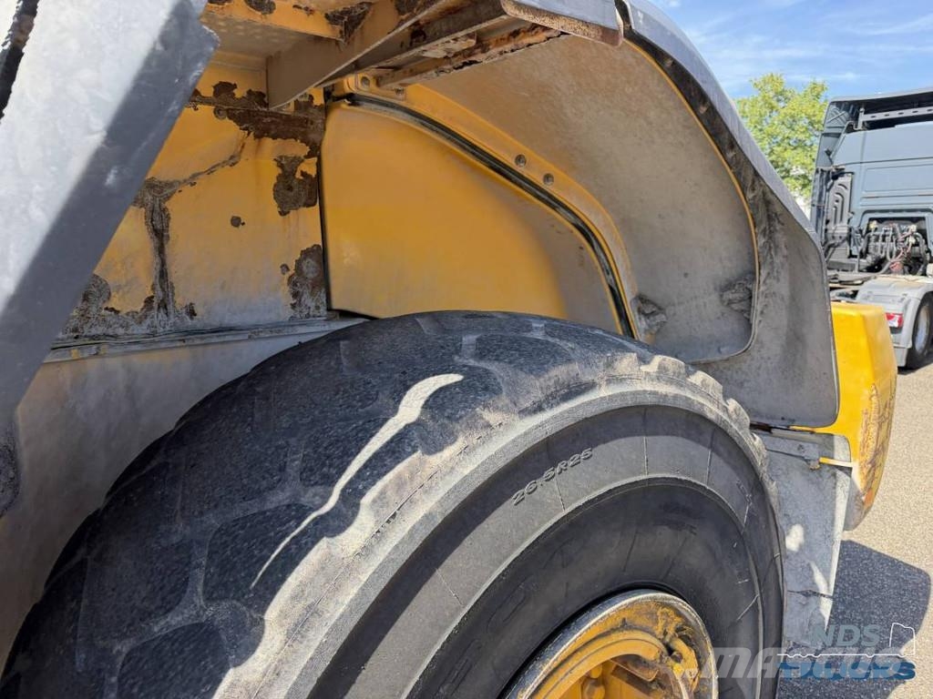 Volvo L180H لوادر بعجل