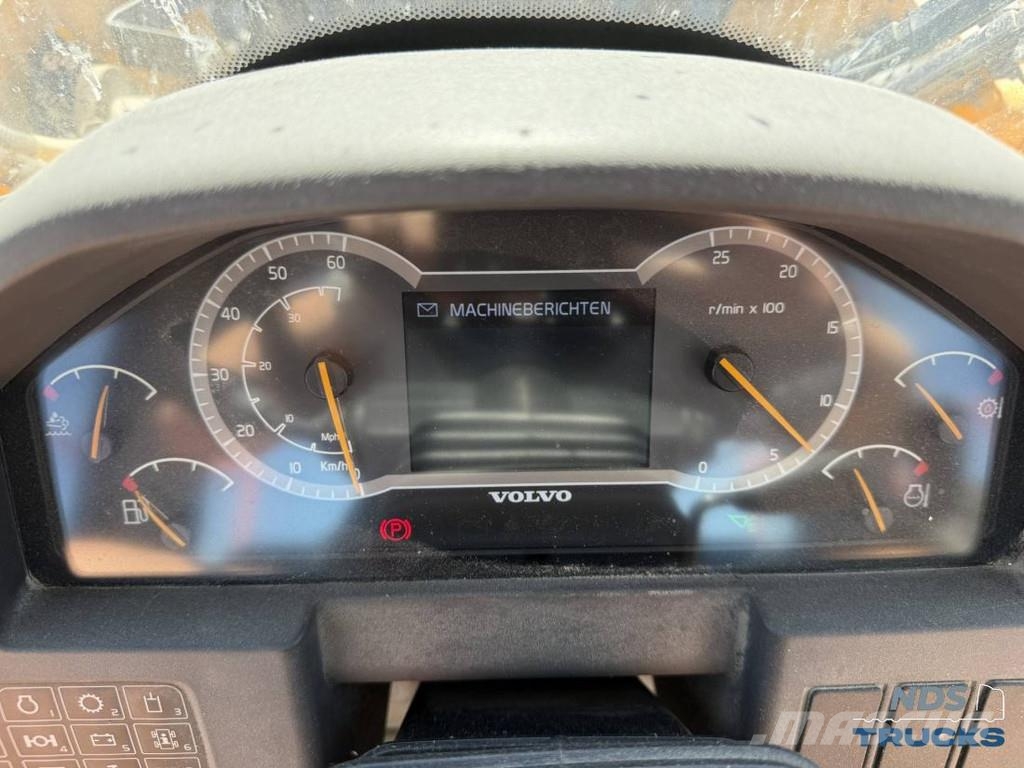 Volvo L180H لوادر بعجل