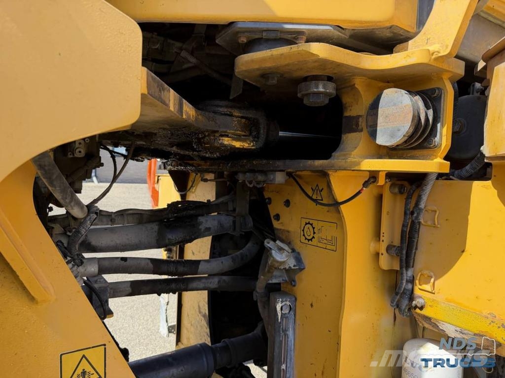 Volvo L180H لوادر بعجل