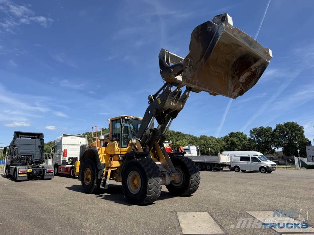 Volvo L180H لوادر بعجل