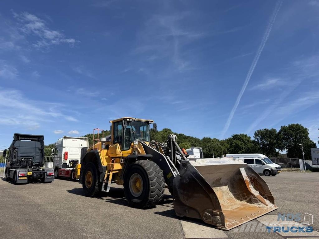 Volvo L180H لوادر بعجل