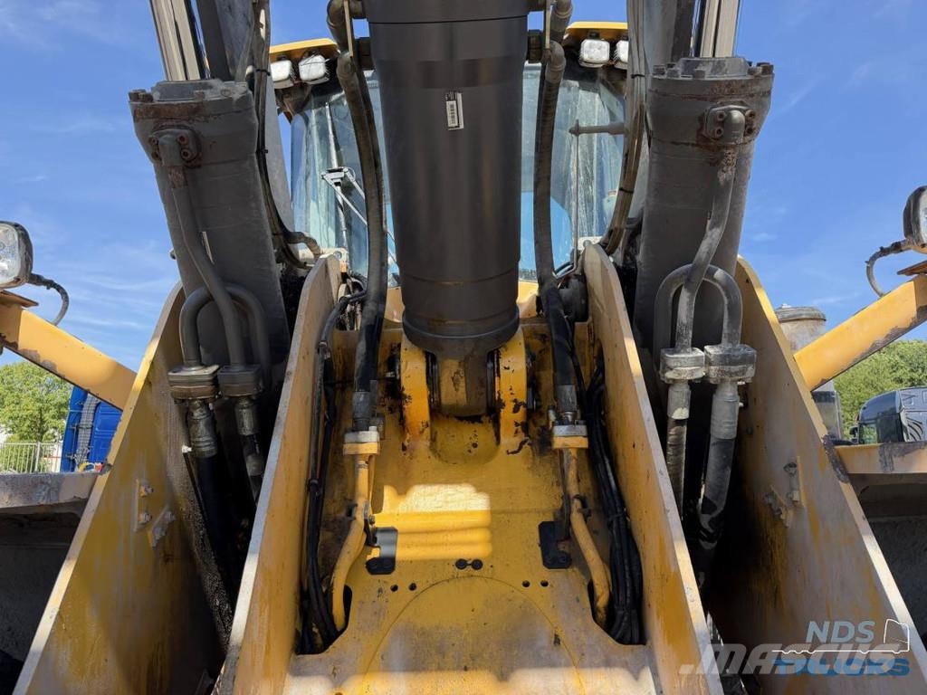 Volvo L180H لوادر بعجل