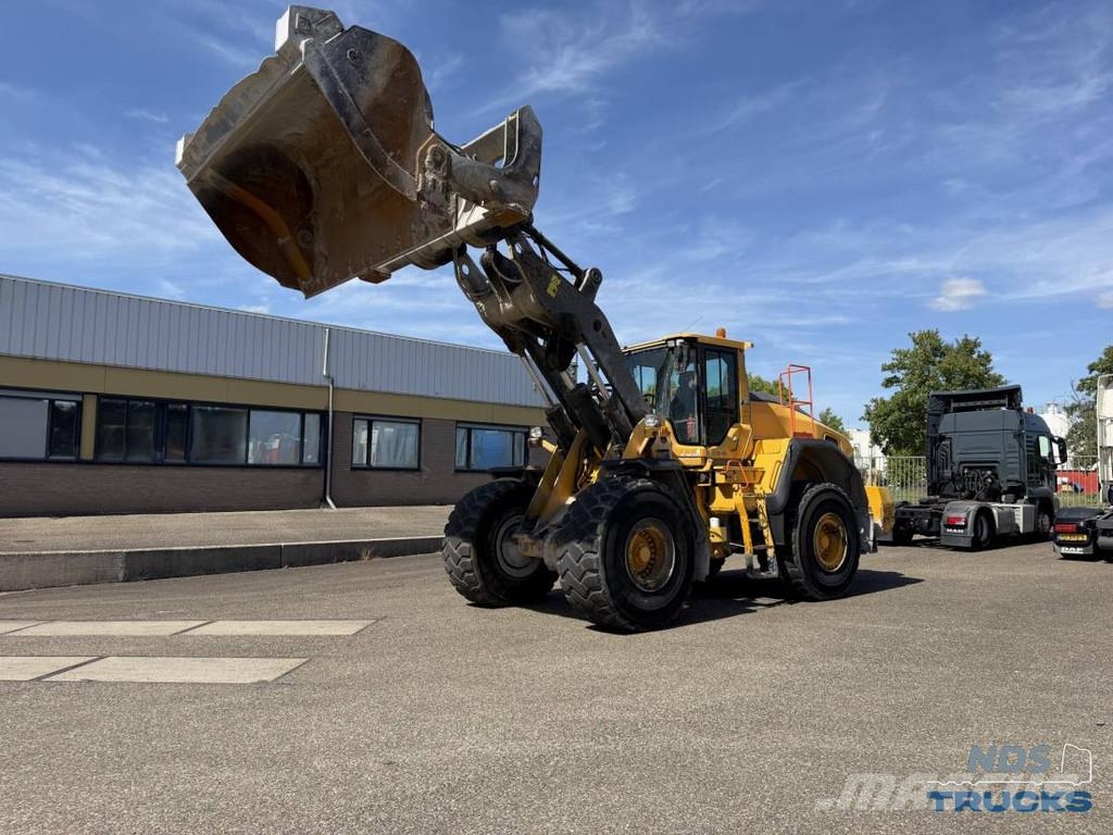 Volvo L180H لوادر بعجل