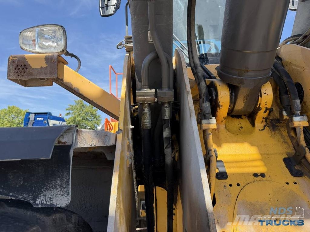 Volvo L180H لوادر بعجل