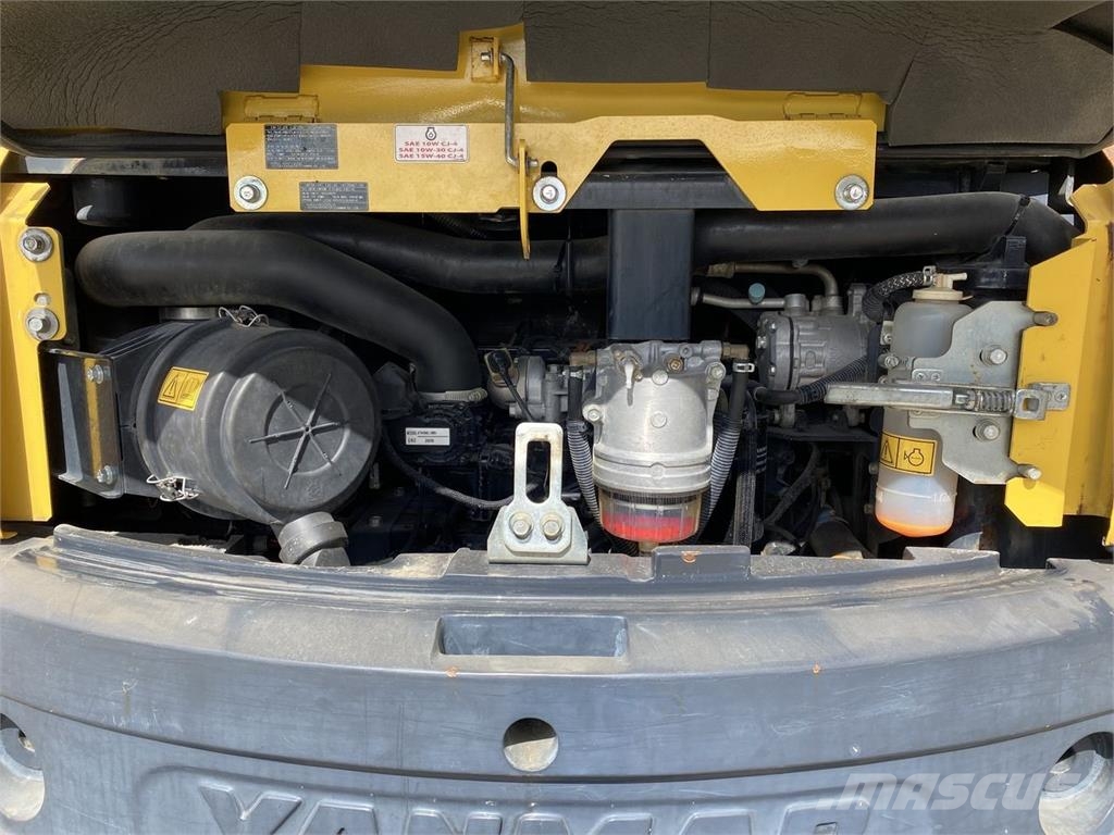 Yanmar VIO 80-1A حفارات بعجل