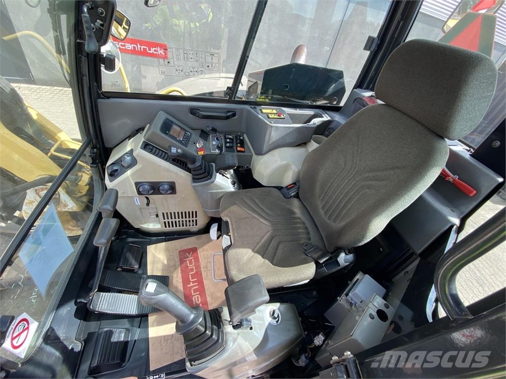 Yanmar VIO 80-1A حفارات بعجل