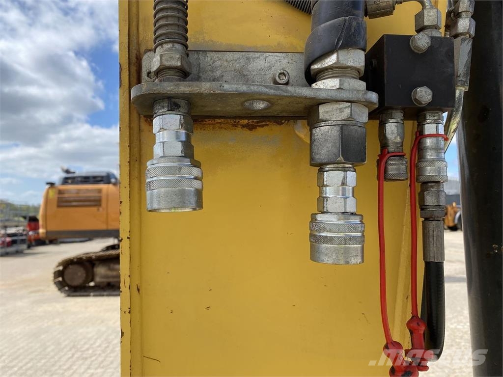 Yanmar VIO 80-1A حفارات بعجل