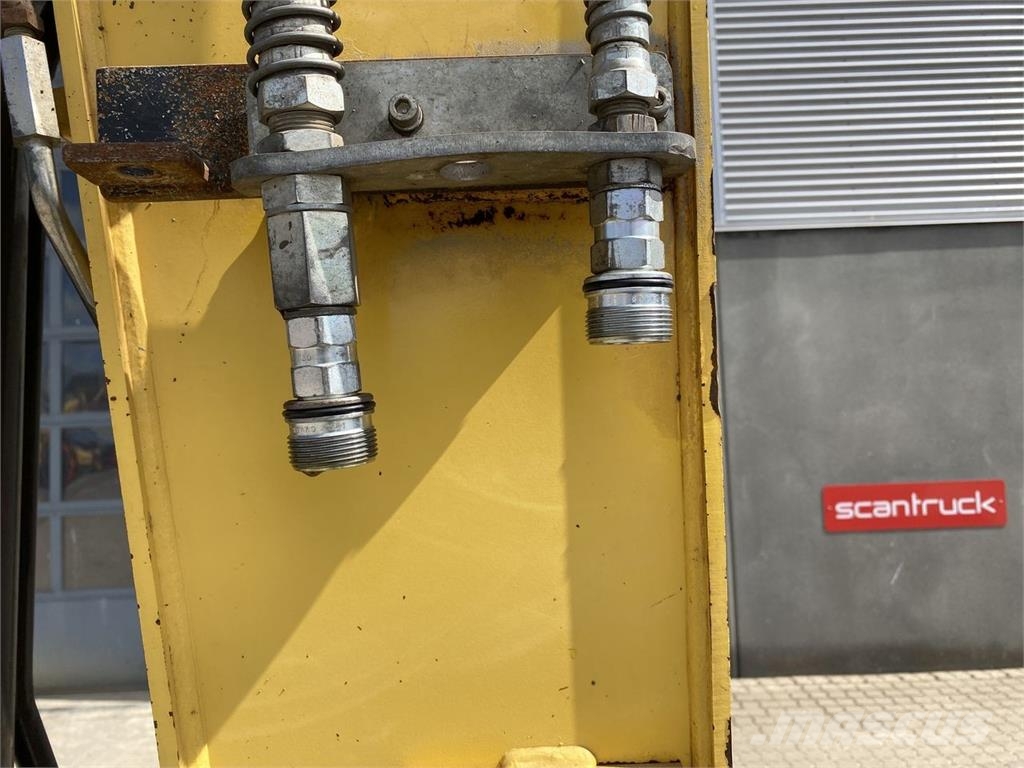 Yanmar VIO 80-1A حفارات بعجل