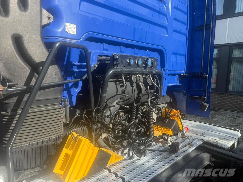 MAN TGX | Lifting axle | Steering axles | Retarder | E Tractor Units